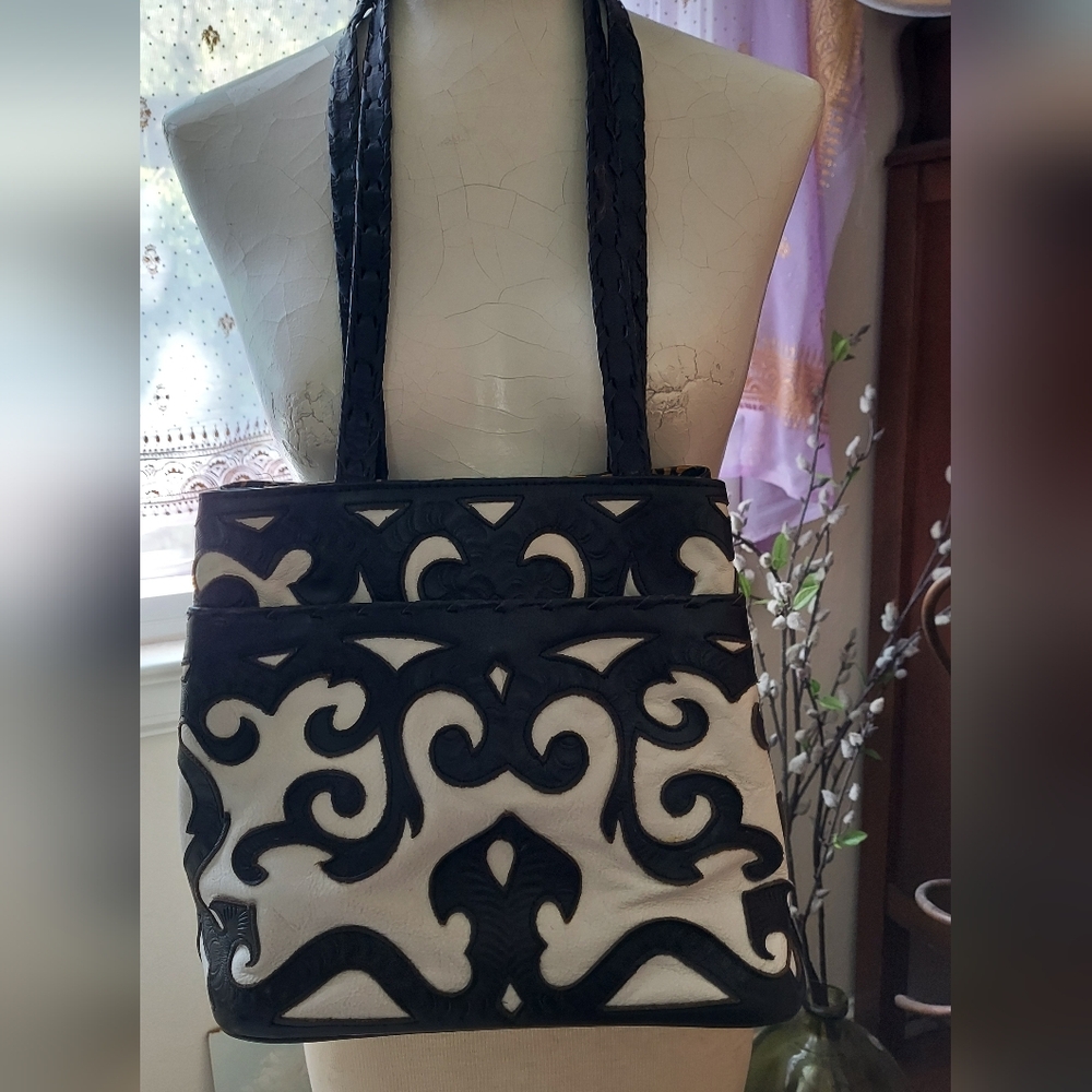 Leaders in Leather Hand Tooled Western Purse